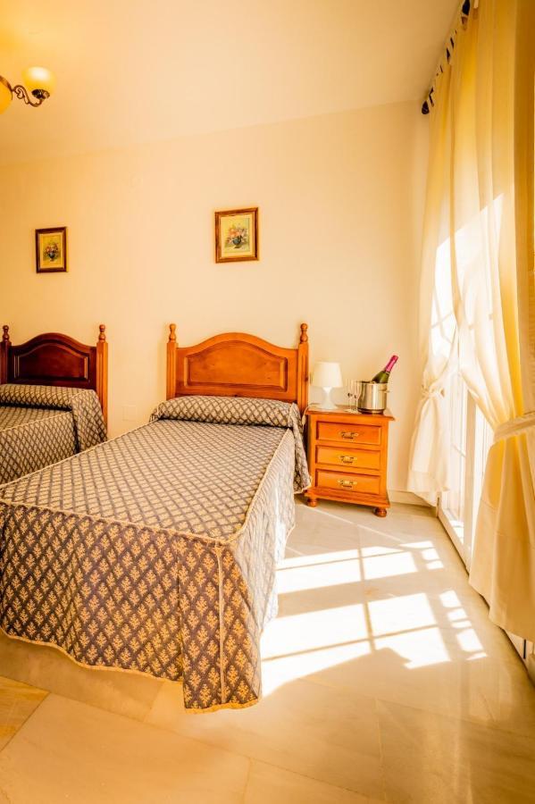 Hotel La Morena Fuengirola Bagian luar foto